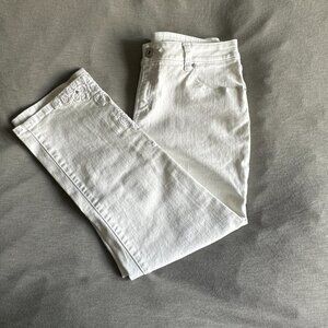 LIKE NEW INC White Skinny Leg Regular Fit Crop White Jeans
